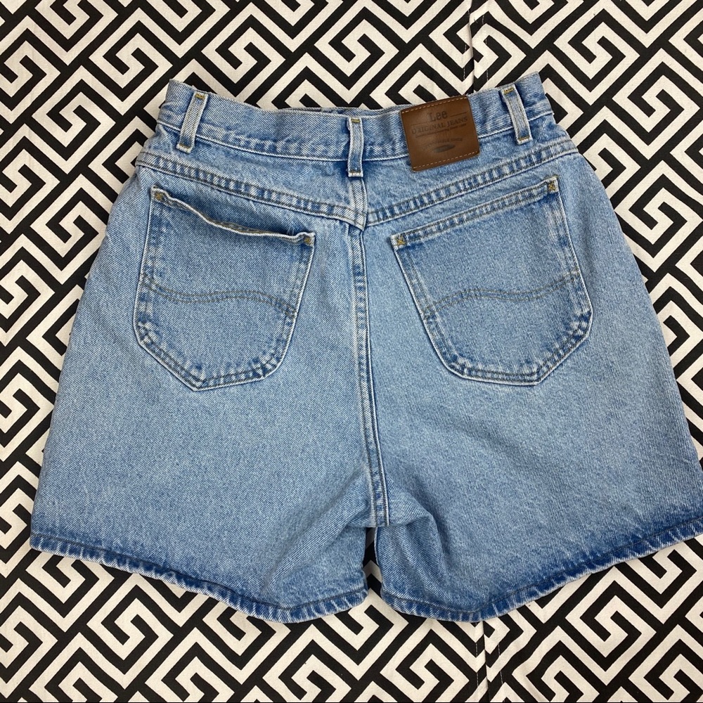 Vintage LEE high waist shorts large patch 26”